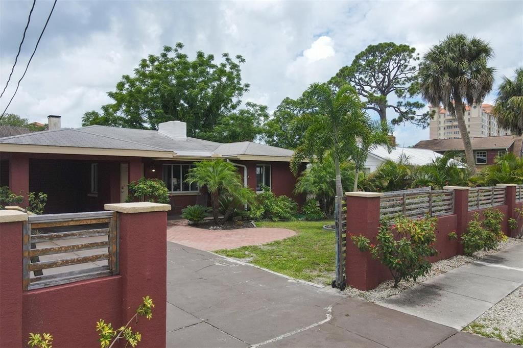 Recently Sold: $475,000 (3 beds, 2 baths, 1227 Square Feet)