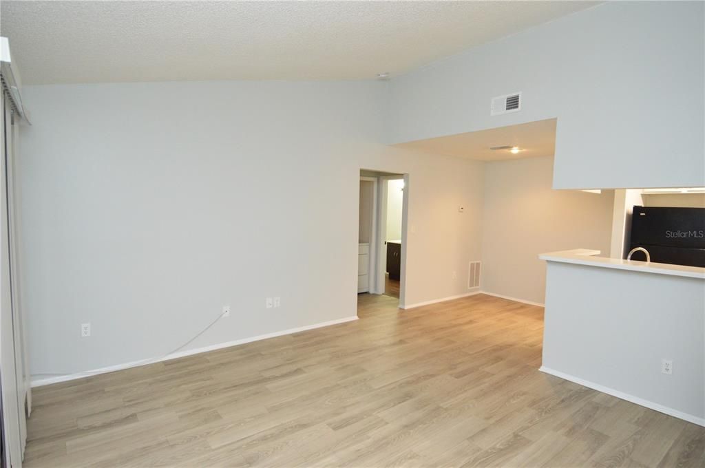 Recently Rented: $1,400 (2 beds, 2 baths, 1089 Square Feet)