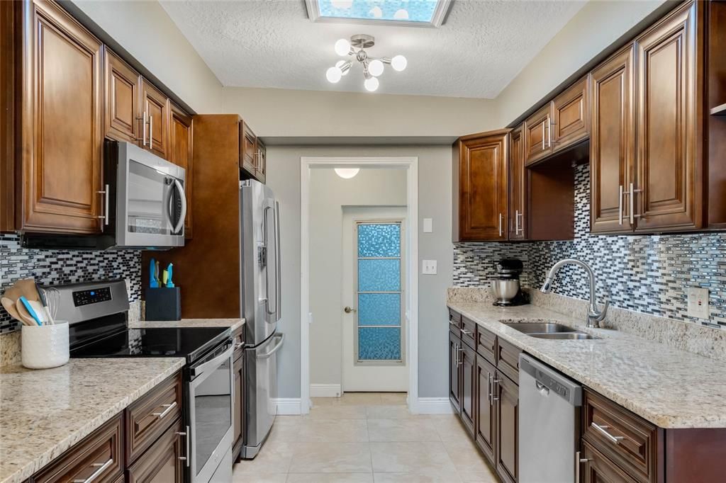 Recently Sold: $400,000 (4 beds, 2 baths, 1610 Square Feet)