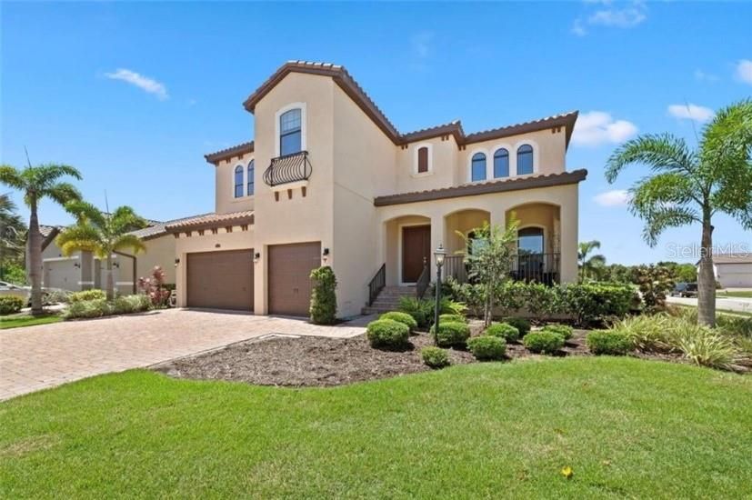 Recently Sold: $995,000 (5 beds, 4 baths, 4558 Square Feet)