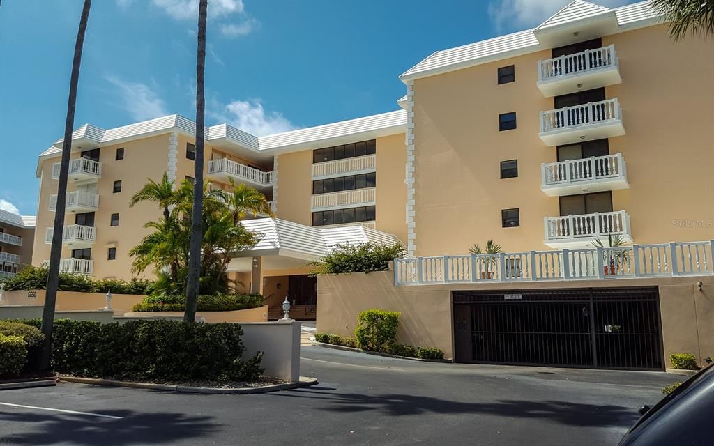 Recently Sold: $645,000 (2 beds, 2 baths, 1470 Square Feet)