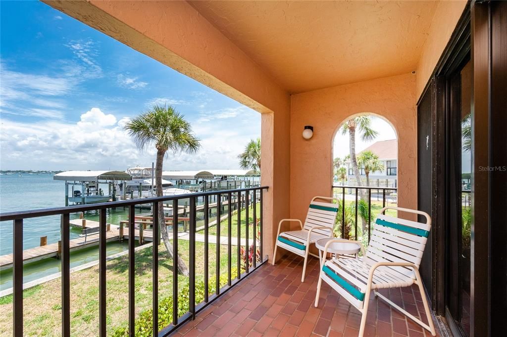 Recently Sold: $369,900 (1 beds, 1 baths, 648 Square Feet)