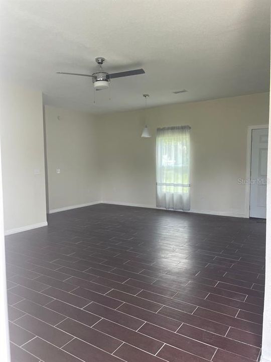 Recently Rented: $1,750 (3 beds, 2 baths, 1609 Square Feet)