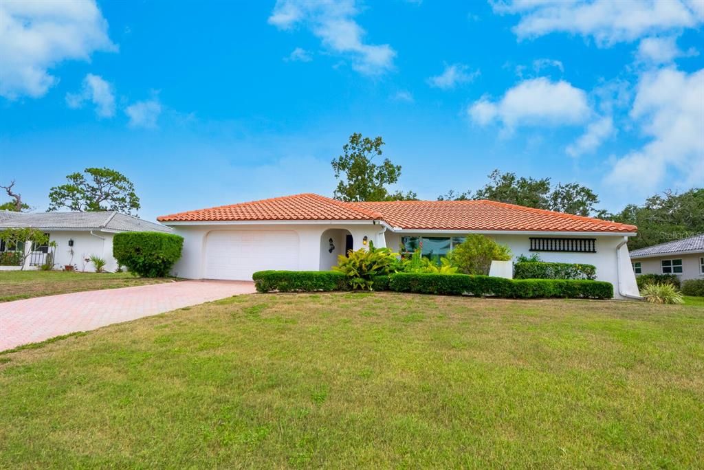 Recently Sold: $462,000 (3 beds, 2 baths, 2084 Square Feet)