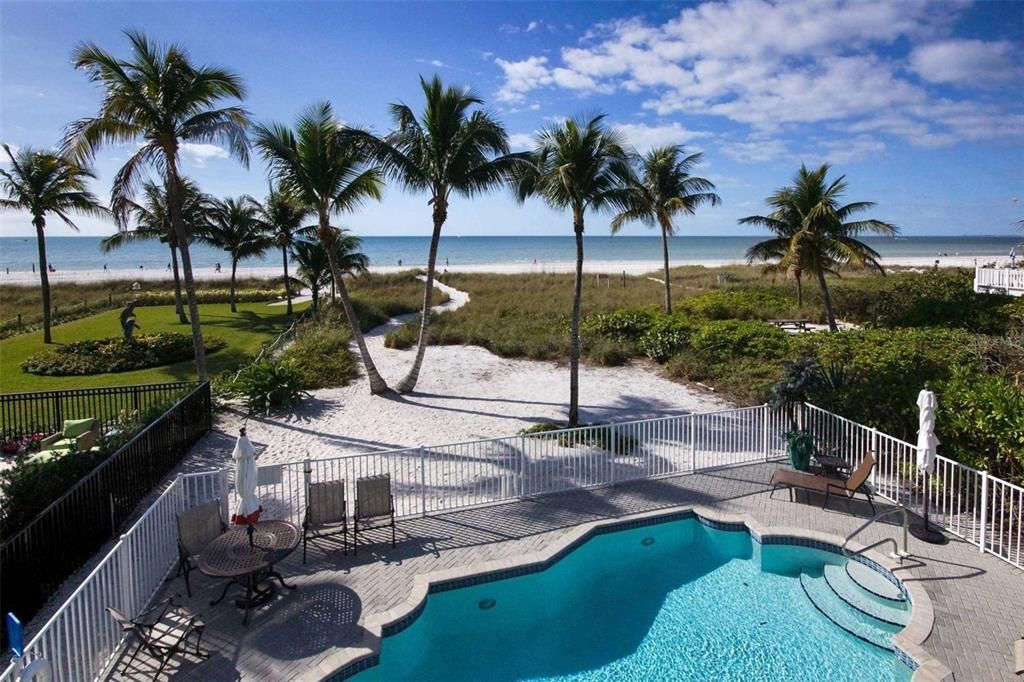 Recently Sold: $3,150,000 (4 beds, 3 baths, 2558 Square Feet)