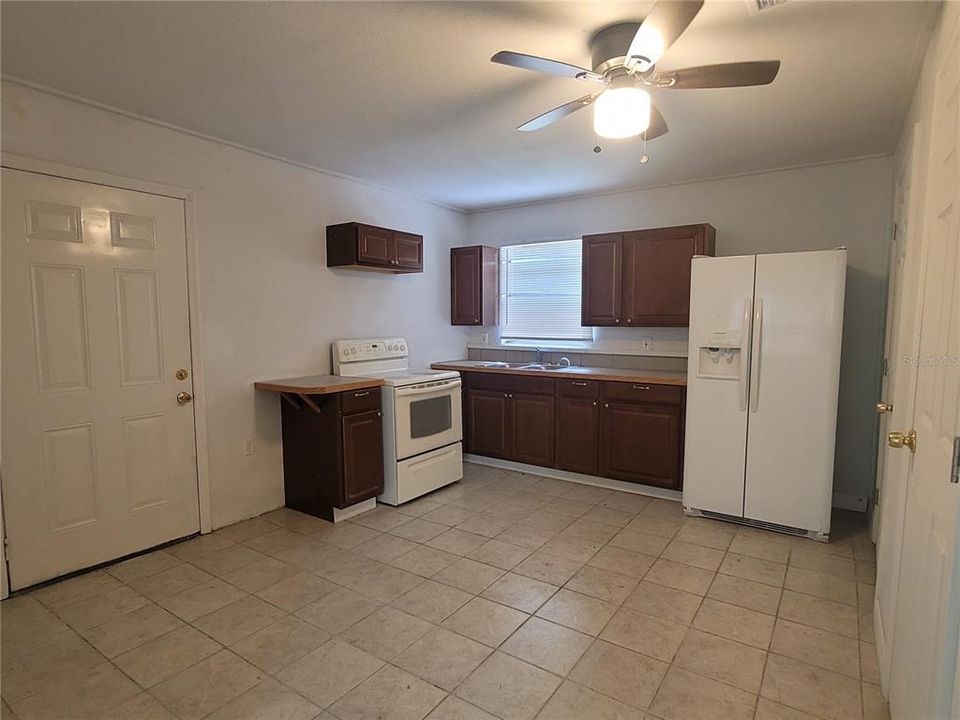Recently Sold: $105,900 (2 beds, 2 baths, 920 Square Feet)