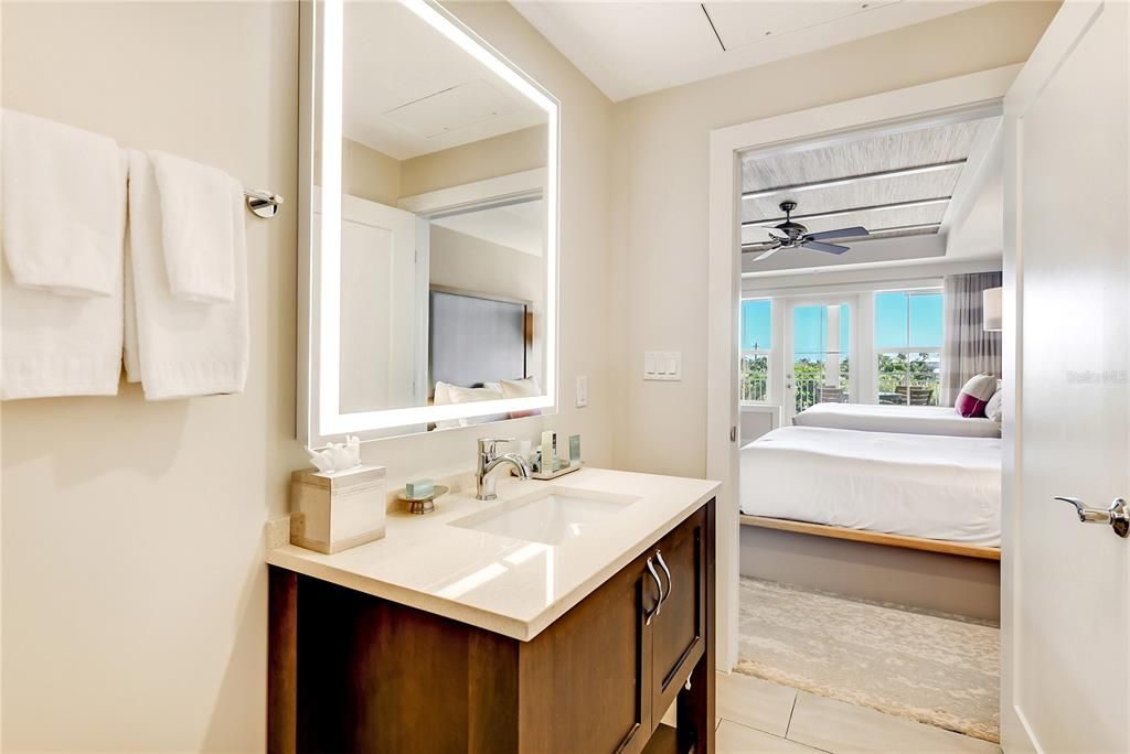 Recently Sold: $850,000 (2 beds, 2 baths, 1110 Square Feet)