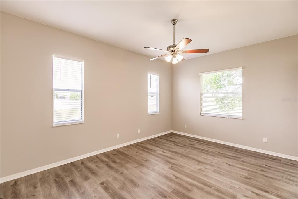 Recently Sold: $275,000 (3 beds, 2 baths, 2035 Square Feet)