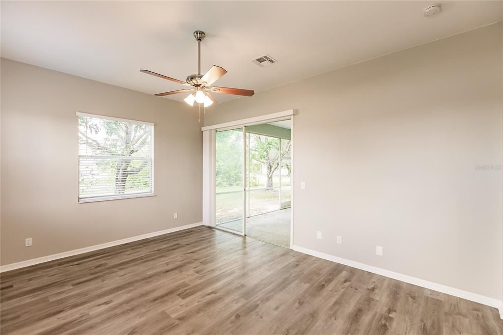 Recently Sold: $275,000 (3 beds, 2 baths, 2035 Square Feet)