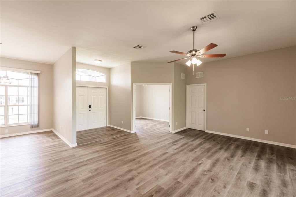 Recently Sold: $275,000 (3 beds, 2 baths, 2035 Square Feet)