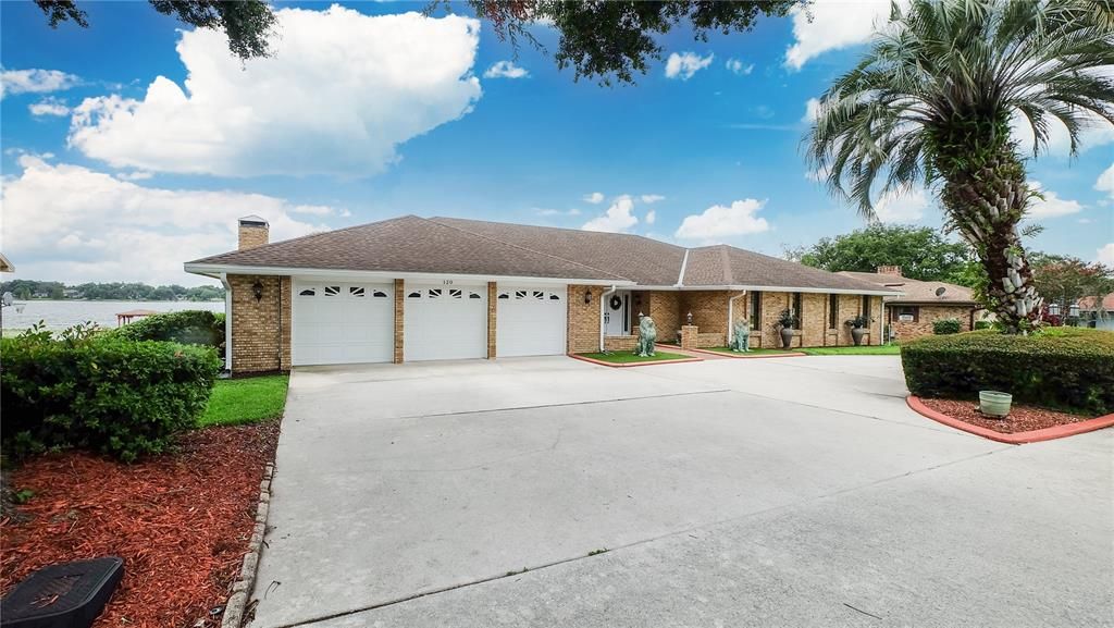 Recently Sold: $599,999 (4 beds, 3 baths, 3973 Square Feet)