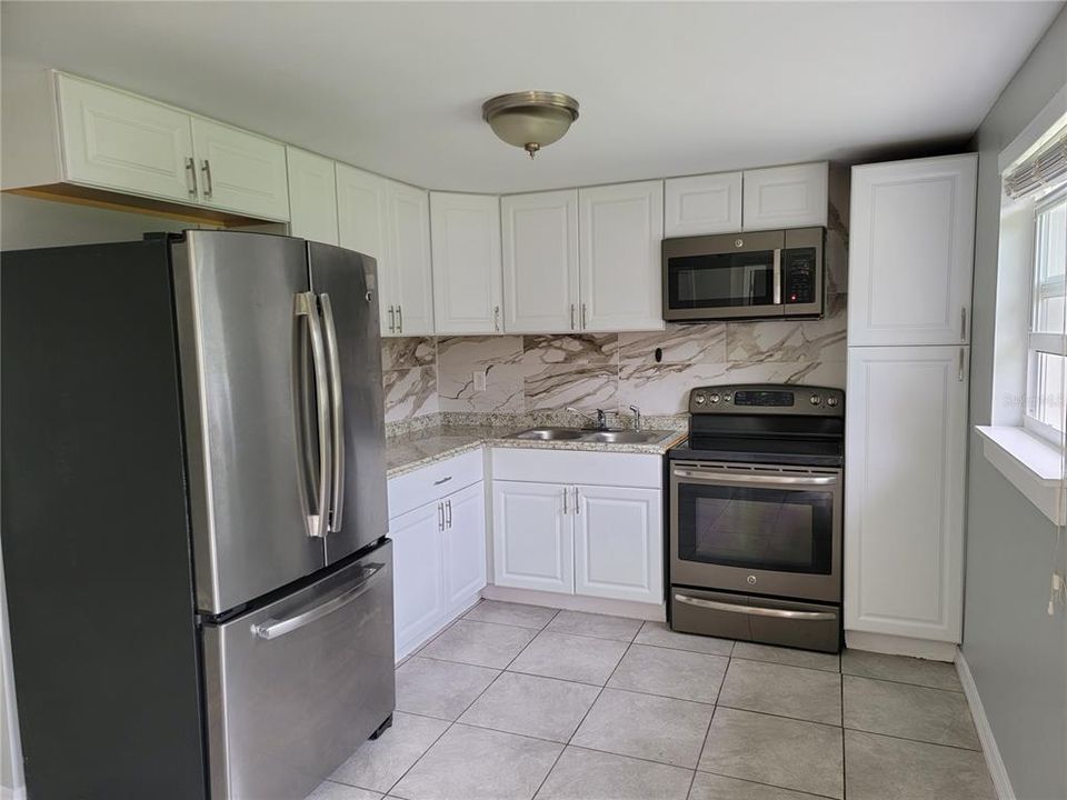 Recently Sold: $209,900 (3 beds, 1 baths, 1023 Square Feet)