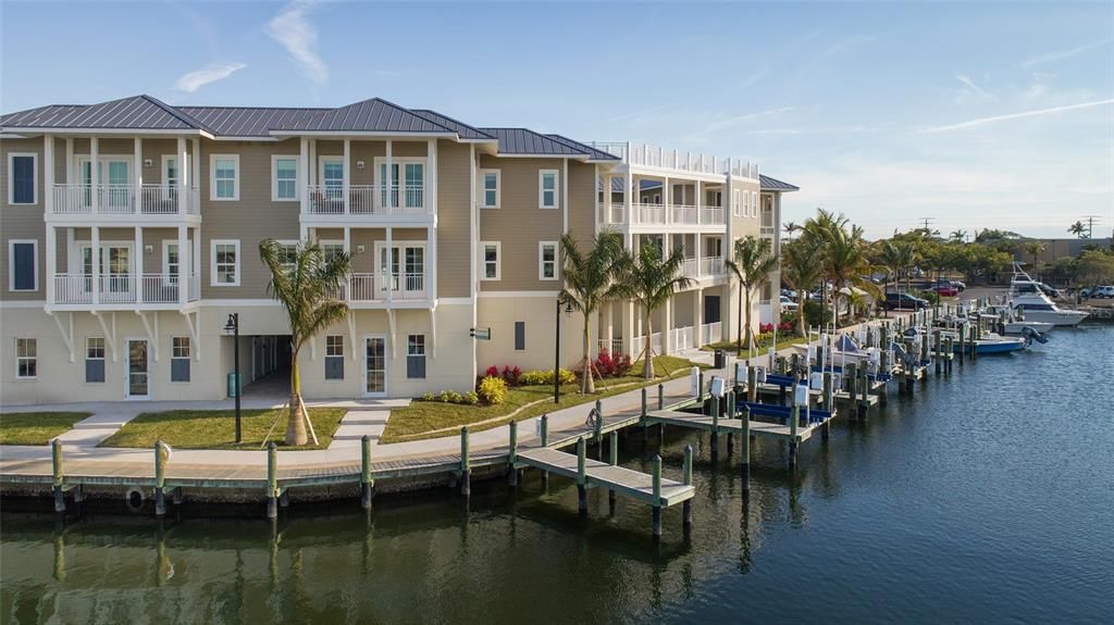 Recently Sold: $750,000 (2 beds, 2 baths, 1050 Square Feet)