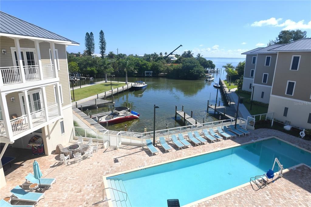 Recently Sold: $750,000 (2 beds, 2 baths, 1050 Square Feet)