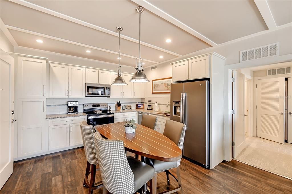 Recently Sold: $750,000 (2 beds, 2 baths, 1050 Square Feet)