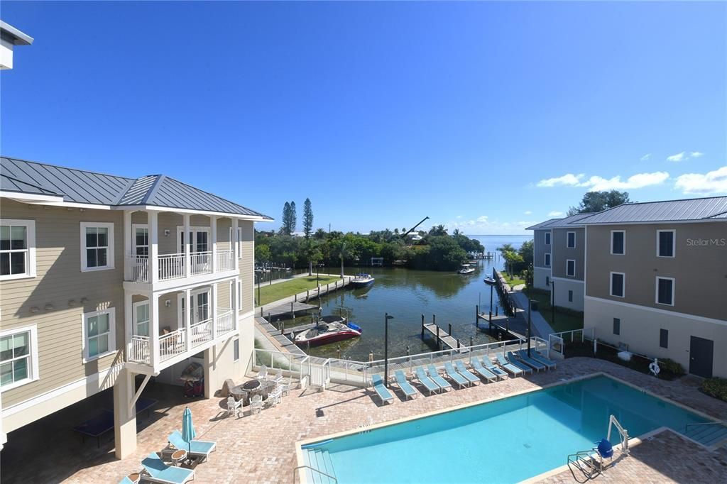 Recently Sold: $750,000 (2 beds, 2 baths, 1050 Square Feet)