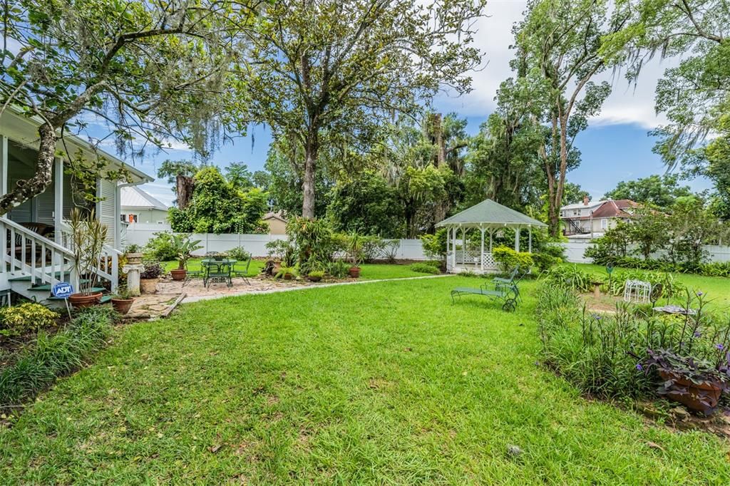 Recently Sold: $825,000 (3 beds, 2 baths, 3296 Square Feet)