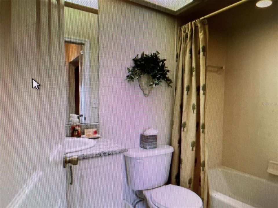 最近租的: $1,200 (2 贝兹, 2 浴室, 1017 平方英尺)