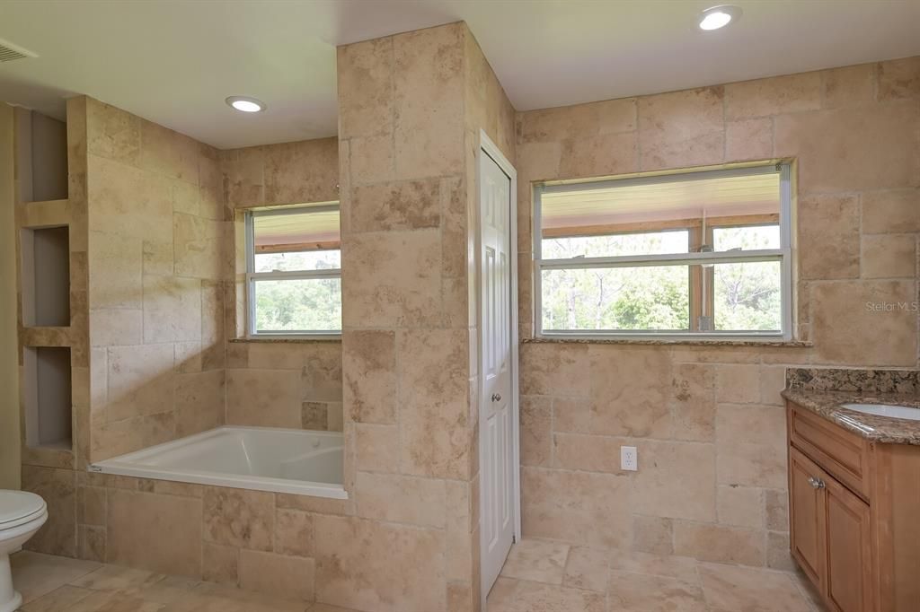 最近售出: $689,000 (2 贝兹, 2 浴室, 1500 平方英尺)