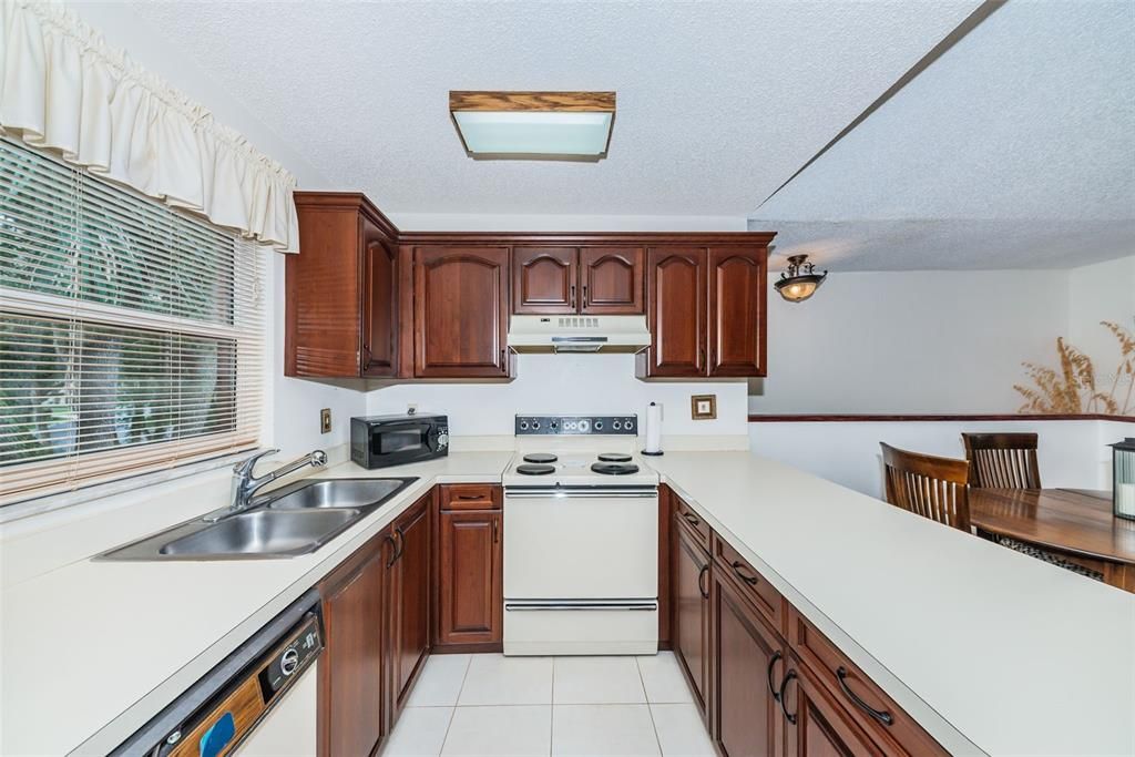 Recently Sold: $180,000 (1 beds, 1 baths, 710 Square Feet)