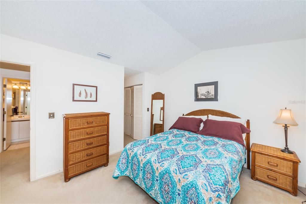 Recently Sold: $180,000 (1 beds, 1 baths, 710 Square Feet)