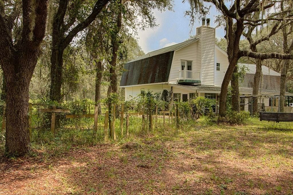 Recently Sold: $350,000 (4 beds, 2 baths, 2259 Square Feet)