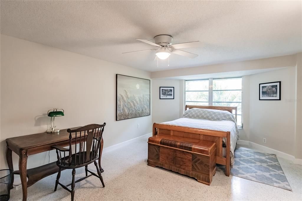 Recently Sold: $215,000 (2 beds, 2 baths, 1173 Square Feet)