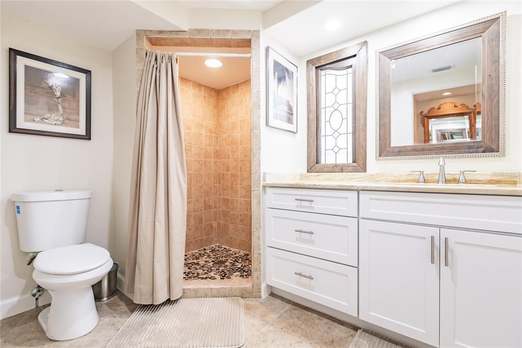 最近售出: $215,000 (2 贝兹, 2 浴室, 1173 平方英尺)