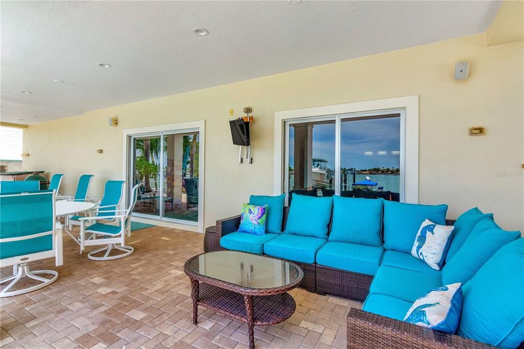 Recently Sold: $2,500,000 (4 beds, 3 baths, 3480 Square Feet)
