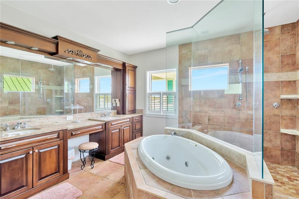 Недавно продано: $2,500,000 (4 спален, 3 ванн, 3480 Квадратных фут)