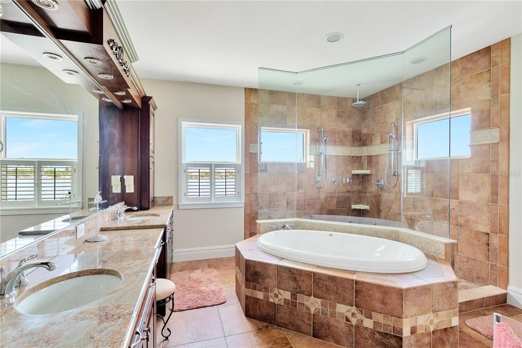 Недавно продано: $2,500,000 (4 спален, 3 ванн, 3480 Квадратных фут)