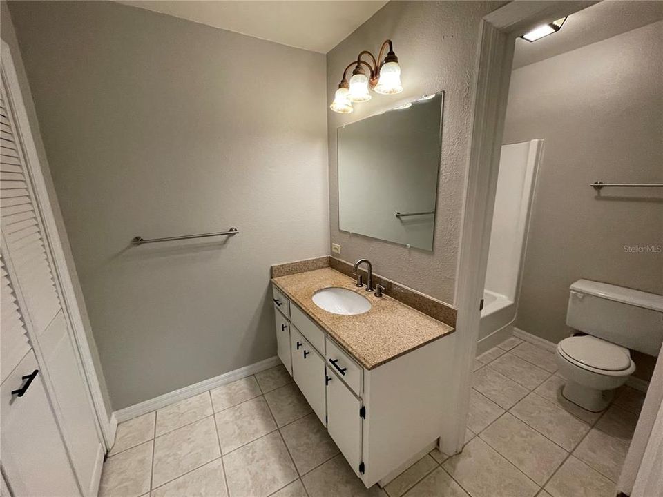 Recently Rented: $995 (0 beds, 1 baths, 600 Square Feet)