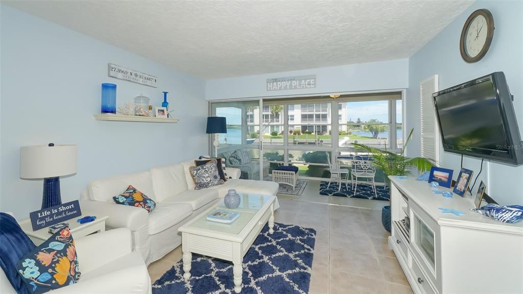 Recently Sold: $474,900 (2 beds, 2 baths, 992 Square Feet)