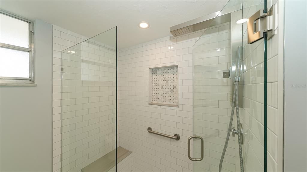 最近售出: $474,900 (2 贝兹, 2 浴室, 992 平方英尺)