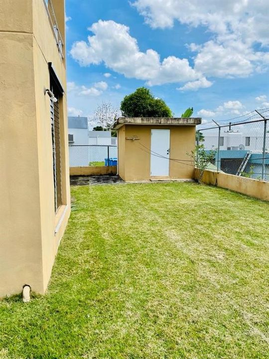 Vendido Recientemente: $195,000 (4 camas, 2 baños, 1700 Pies cuadrados)