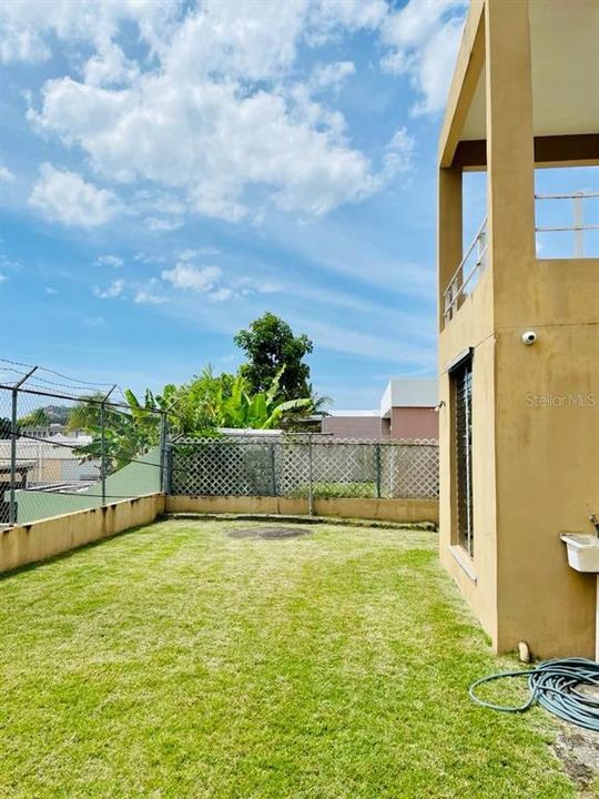 Vendido Recientemente: $195,000 (4 camas, 2 baños, 1700 Pies cuadrados)