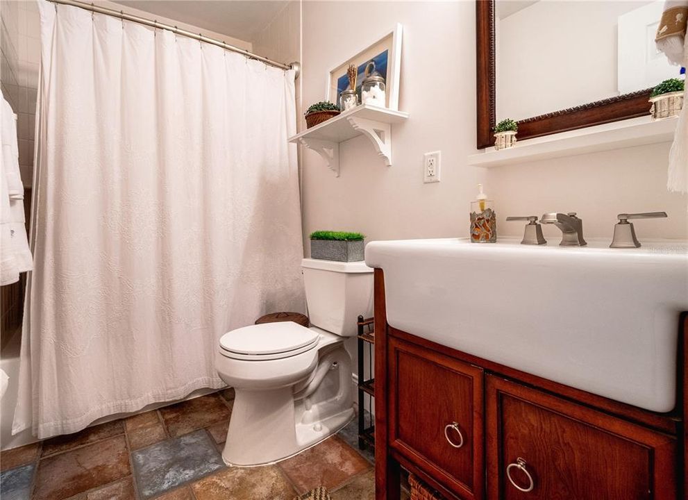 最近售出: $275,000 (2 贝兹, 2 浴室, 1231 平方英尺)