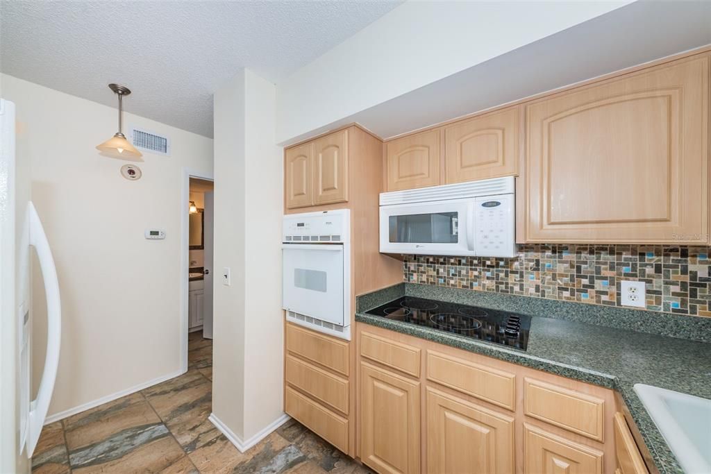 Recently Sold: $115,000 (1 beds, 1 baths, 800 Square Feet)