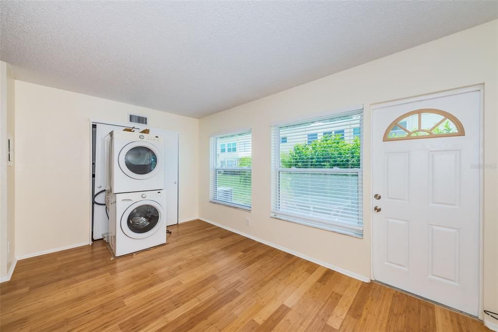 Recently Sold: $115,000 (1 beds, 1 baths, 800 Square Feet)