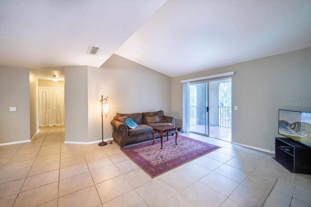 Recently Sold: $120,000 (2 beds, 1 baths, 1051 Square Feet)