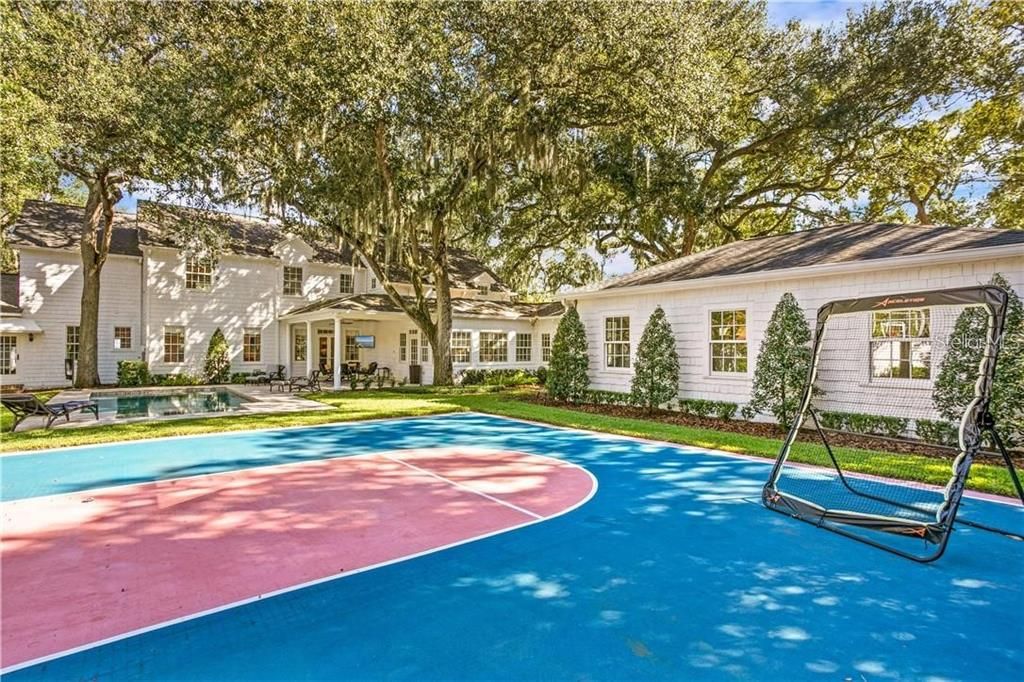 Recently Sold: $3,750,000 (5 beds, 4 baths, 5561 Square Feet)