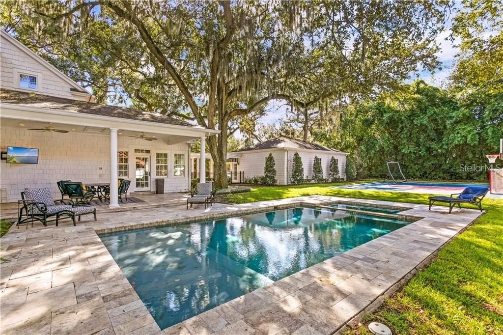 Recently Sold: $3,750,000 (5 beds, 4 baths, 5561 Square Feet)