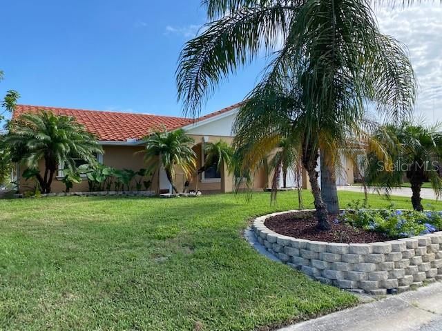 Recently Sold: $600,000 (3 beds, 2 baths, 1811 Square Feet)