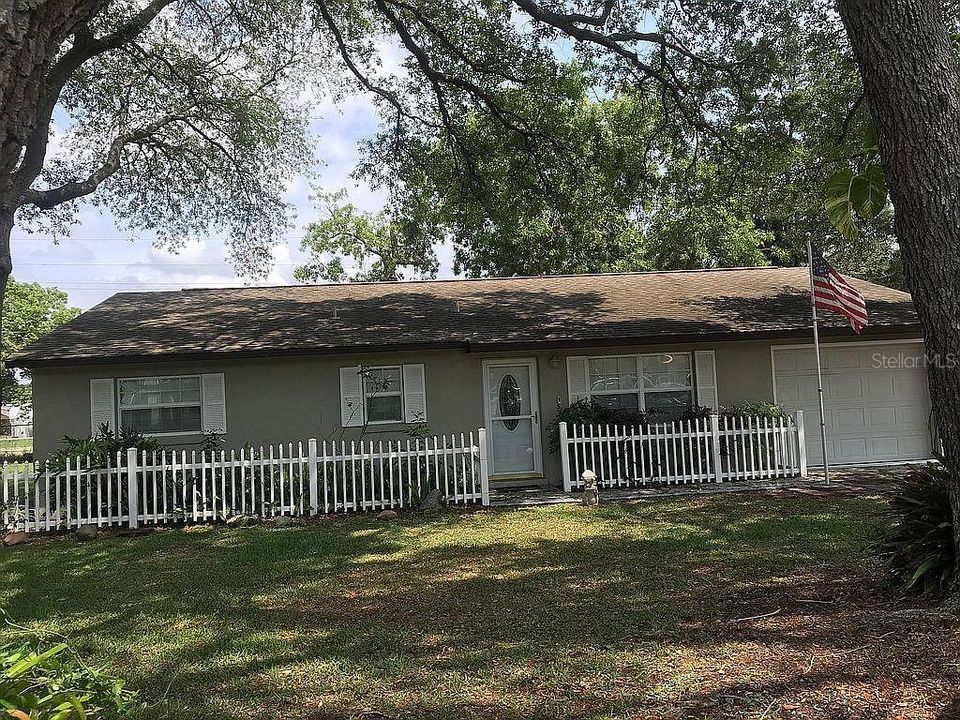 Recently Sold: $200,000 (3 beds, 2 baths, 1384 Square Feet)