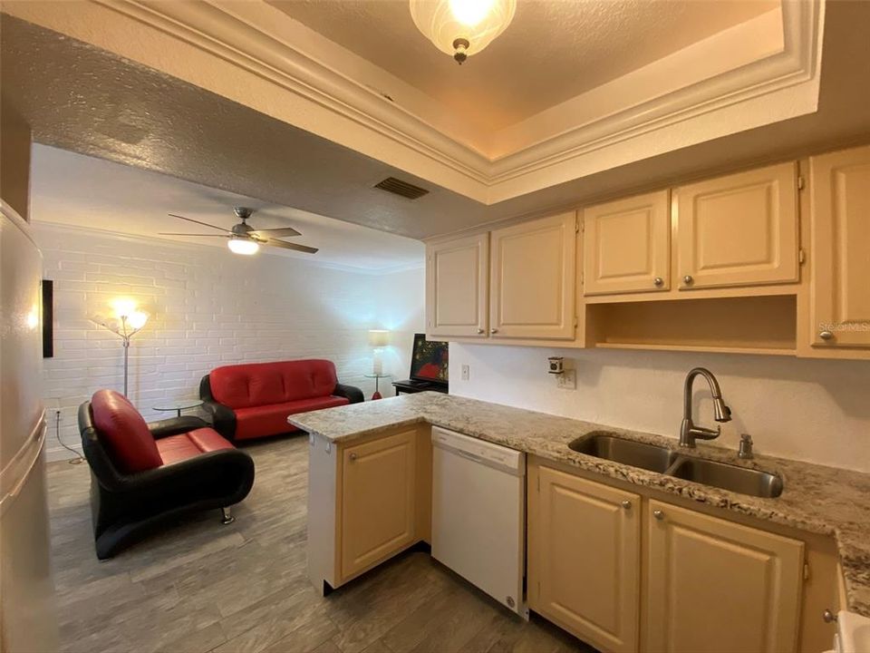 Recently Sold: $169,900 (1 beds, 1 baths, 635 Square Feet)