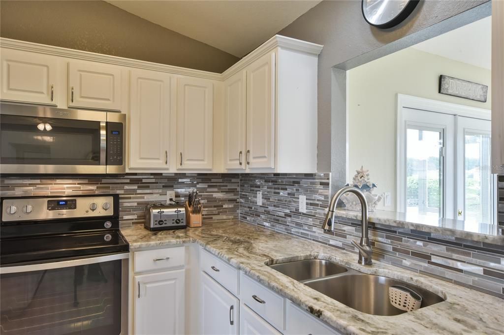 Tile & Glass Backsplash