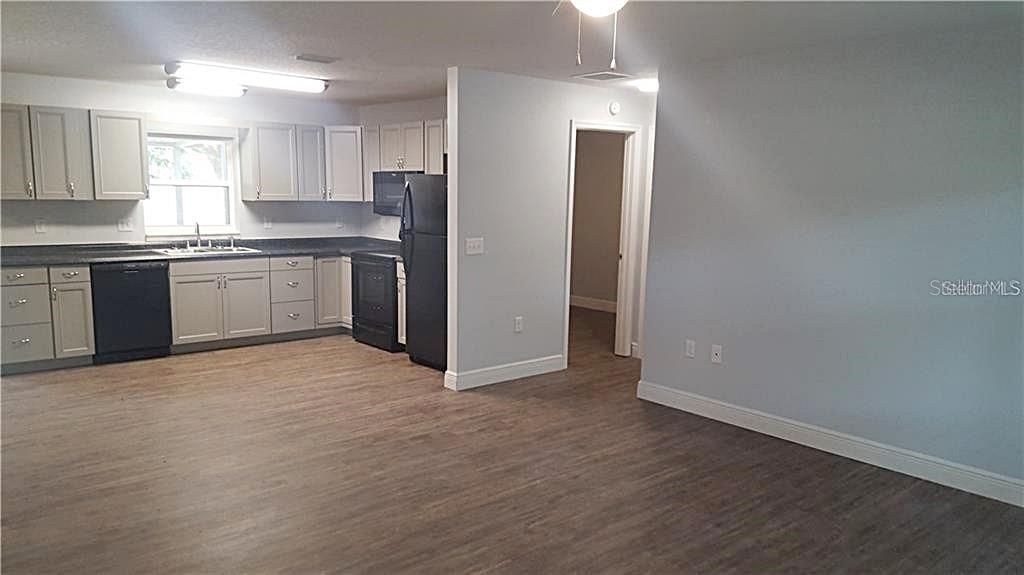 Recently Rented: $1,550 (3 beds, 2 baths, 1216 Square Feet)