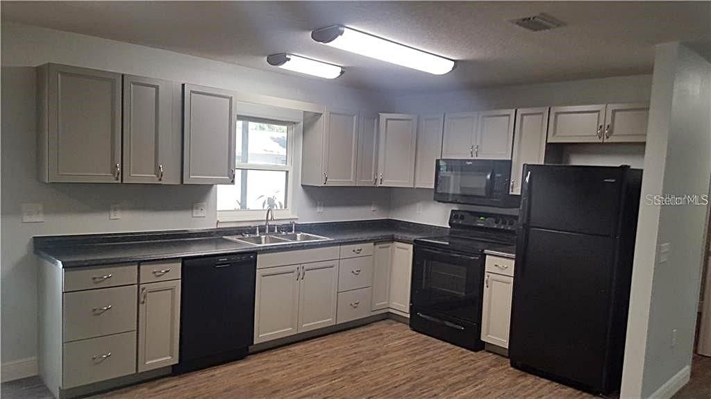 Recently Rented: $1,550 (3 beds, 2 baths, 1216 Square Feet)