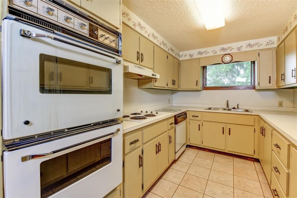 Vendido Recientemente: $469,000 (3 camas, 3 baños, 2100 Pies cuadrados)