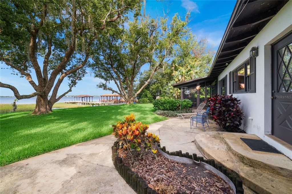 Recently Sold: $1,750,000 (3 beds, 2 baths, 2652 Square Feet)